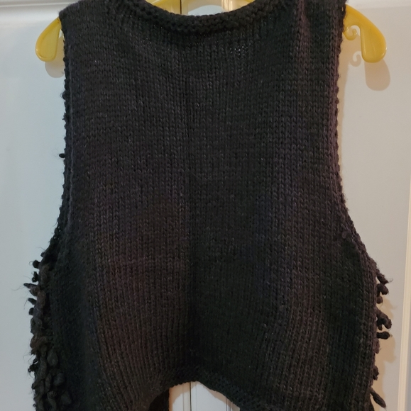 Vest - Picture 4 of 8